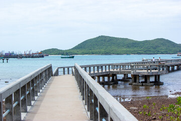 Fototapeta na wymiar A bridge on the shore of the sea , Koh Samae San, Sattahip, Chonburi, Thailand