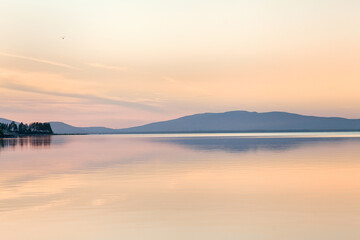 A fascinating party landscape for meditation. Calm on the lake, Kola Peninsula Tersky District lake kolvitsa.