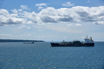 Obraz premium Seascape panorama view with anchored ships.