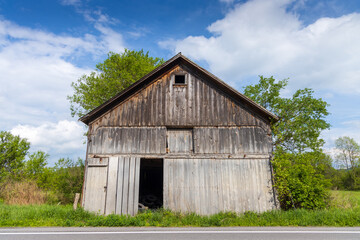 Fototapeta premium Abandoned Barn on NYS Route 8 in Madison County. 
