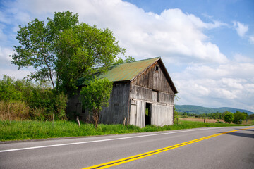 Fototapeta na wymiar Roadside Abandon Barn in Madison County, NY.