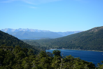 Fototapeta na wymiar Vista del Lago Gutierrez y del Lago Nahuel Huapi al fondo desde el Mirador Gutierrez en Bariloche, Argentina