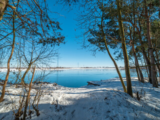 Fototapeta na wymiar Hollener Bavarian lake during winter time with sun and blue sky background