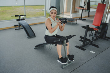 Fototapeta na wymiar young fitness woman working out