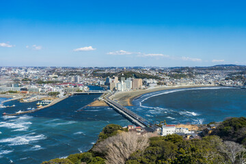 Fototapeta premium 【神奈川県】江の島から片瀬江ノ島・片瀬海岸・腰越海岸を望む