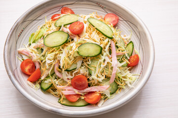 日本の家庭料理　サラダ　トマトときゅうり