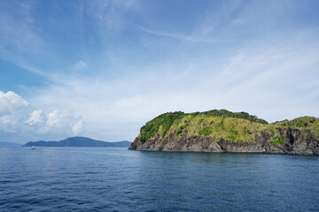 Naklejka premium Seascape. Travel by Thailand. Green rock island.