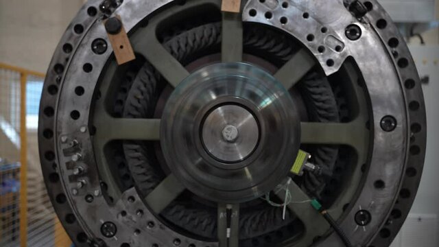 Test of the repaired dump truck wheel motor on the test bench.