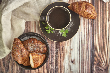 Croasants con taza de cafe con stevia