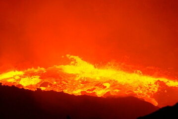 エチオピアのダナキル砂漠にあるエルタアレ火山