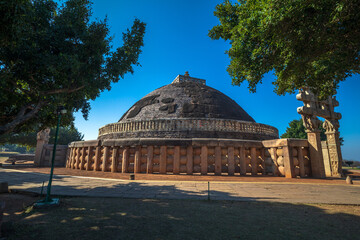 Sanchi Stupa is a Buddhist complex, famous for its Great Stupa, on a hilltop at Sanchi Town in Raisen District of the State of Madhya Pradesh, India. it is UNESCO World Heritage Site.	