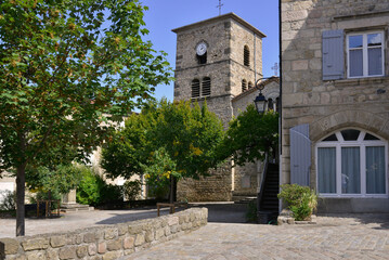 Fototapeta na wymiar Place de l'église à Désaignes (07570), département de l'Ardèche en région Auvergne-Rhône-Alpes, France