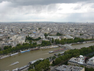 エッフェル塔から見たパリの街とセーヌ川