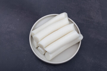 Fototapeta na wymiar Bar rice cake korean food. stick of rounded rice cake.