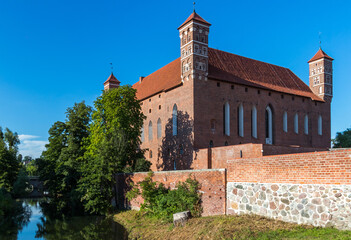 Fototapeta na wymiar a medieval castle in the north of Poland