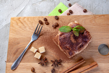  A piece of delicious tiramisu is the perfect breakfast or dessert. Star anise and cane sugar complete the composition