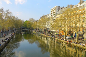 Fototapeta na wymiar River in Paris