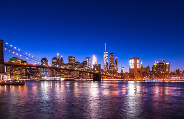 Fototapeta na wymiar New York City Panoramic landscape view of Manhattan with famous Brooklyn Bridge at sunset.