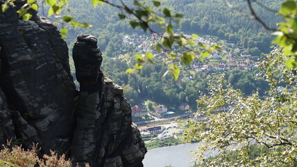 Sächsische Schweiz Wanderung im Wald und durch Felsenlandschaft