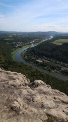 Sächsische Schweiz Wanderung im Wald und durch Felsenlandschaft