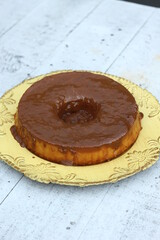 Budín de pan con dulce de leche