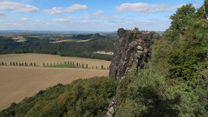 Sächsische Schweiz Wanderung im Wald und durch Felsenlandschaft