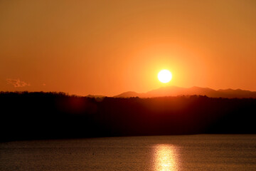 狭山湖に沈む夕陽