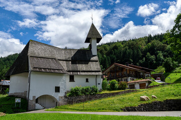 Fototapeta na wymiar small village church in Bavaria