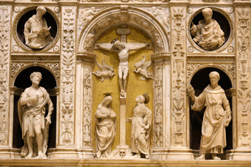 The Victoria and Albert Museum. Altarpiece with the crucifixion flanked by saints. About 1493. Andrea Ferrucci. Italy, Fiesole (Tuscany). Marble. United kingdom. 28.10.2019