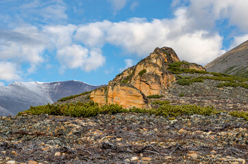 Dyke of granites at the top of a ridge in a mountainous area.