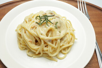 Carbonara spaghetti on a wood tray