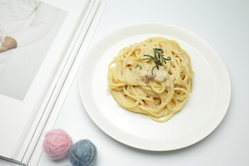 carbonara spaghetti in white ceramic dish