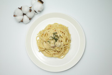 carbonara spaghetti in white ceramic dish