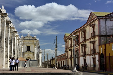 Paisajes y detalles de la ciudad colonial de León, en el noroeste de Nicaragua