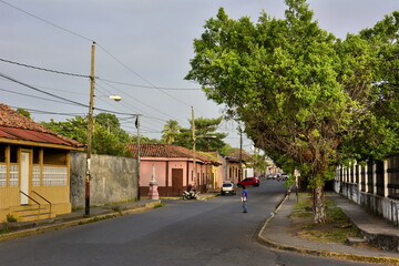 Fototapeta na wymiar Paisajes y detalles de la ciudad colonial de León, en el noroeste de Nicaragua