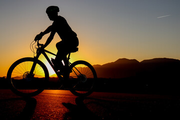 Obraz premium silhouette of a cyclist