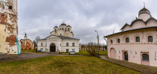 Fototapeta na wymiar The Church of the Myrrhbearers and St. Nicholas Cathedral