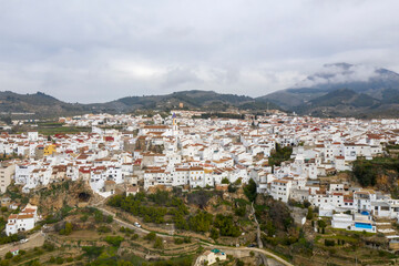 Fototapeta na wymiar vista del municipio de Yunquera en la comarca del parque nacional sierra de las Nieves, Andalucía