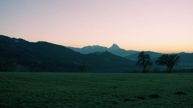 Traunstein Gebirge bei Sonnenuntergang in der Alpenlandschaft