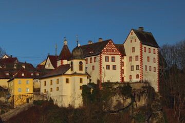 Naklejka premium scenic view of the castle of Egloffstein against a blue sky