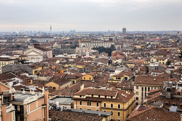 Obraz premium Picturesque aerial view of the city of Verona from the Torre dei Lamberti at sunset. Verona, Veneto region, Italy.