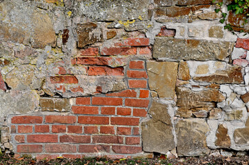 Ausgebessertes Mauerwerk - alte Steinmauer