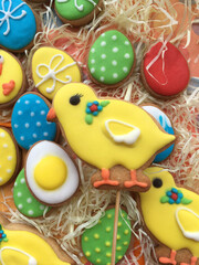 Easter gingerbread in the form of eggs and chickens.