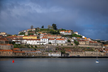 Obraz premium View of the old tiled roofs of the old city of Porto from the Vila Nova de Gaia side. Portugal.