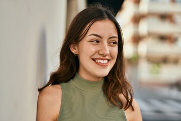 Young caucasian girl smiling happy standing at the city.