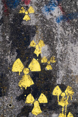 grafitti symbol zeichen atomkraft atomenergie kernenergie konzept idee illustration auf wand 