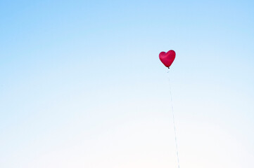 Fototapeta na wymiar heart balloon in the sky