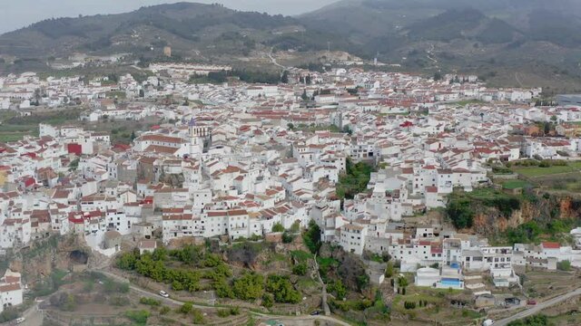 vista del municipio de Yunquera en la comarca del parque nacional sierra de las Nieves, Andaluc&iacute;a