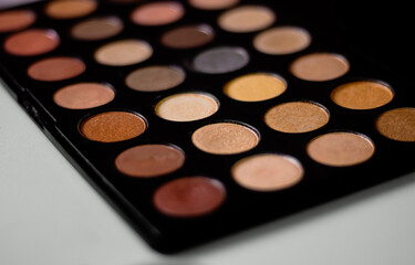 Paleta de sombras nudes para maquiagem