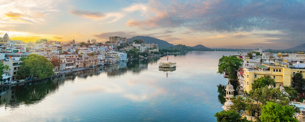 Udaipur city at lake Pichola in the morning, Rajasthan, India. View of City palace reflected on the...